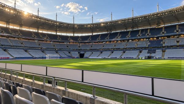 Maximisez votre impact marketing avec les panneaux de stade